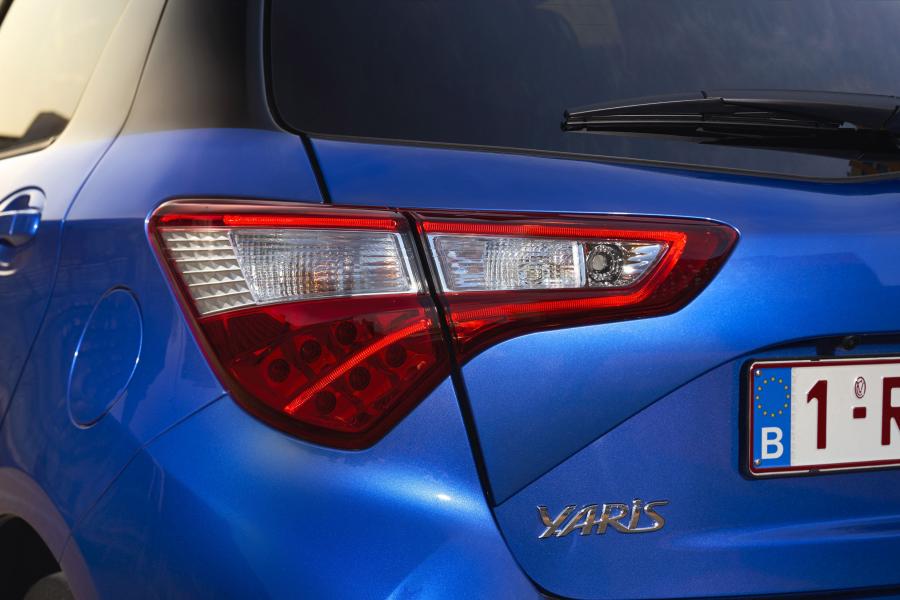Детали экстерьера Toyota Yaris Hybrid Bi-Tone 2017 года  (фото 29 из 42)